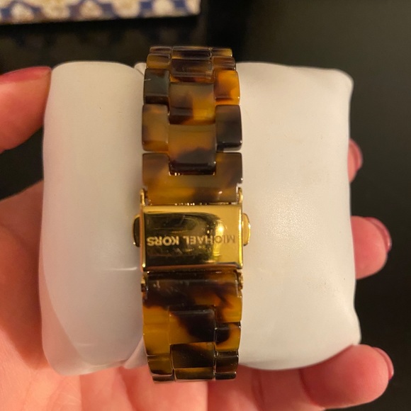 MK Watch - Picture 2 of 3